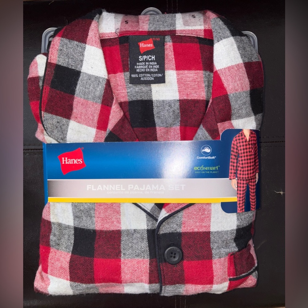 Hanes Red and Black Plaid Flannel Pajama Set size Small PJs